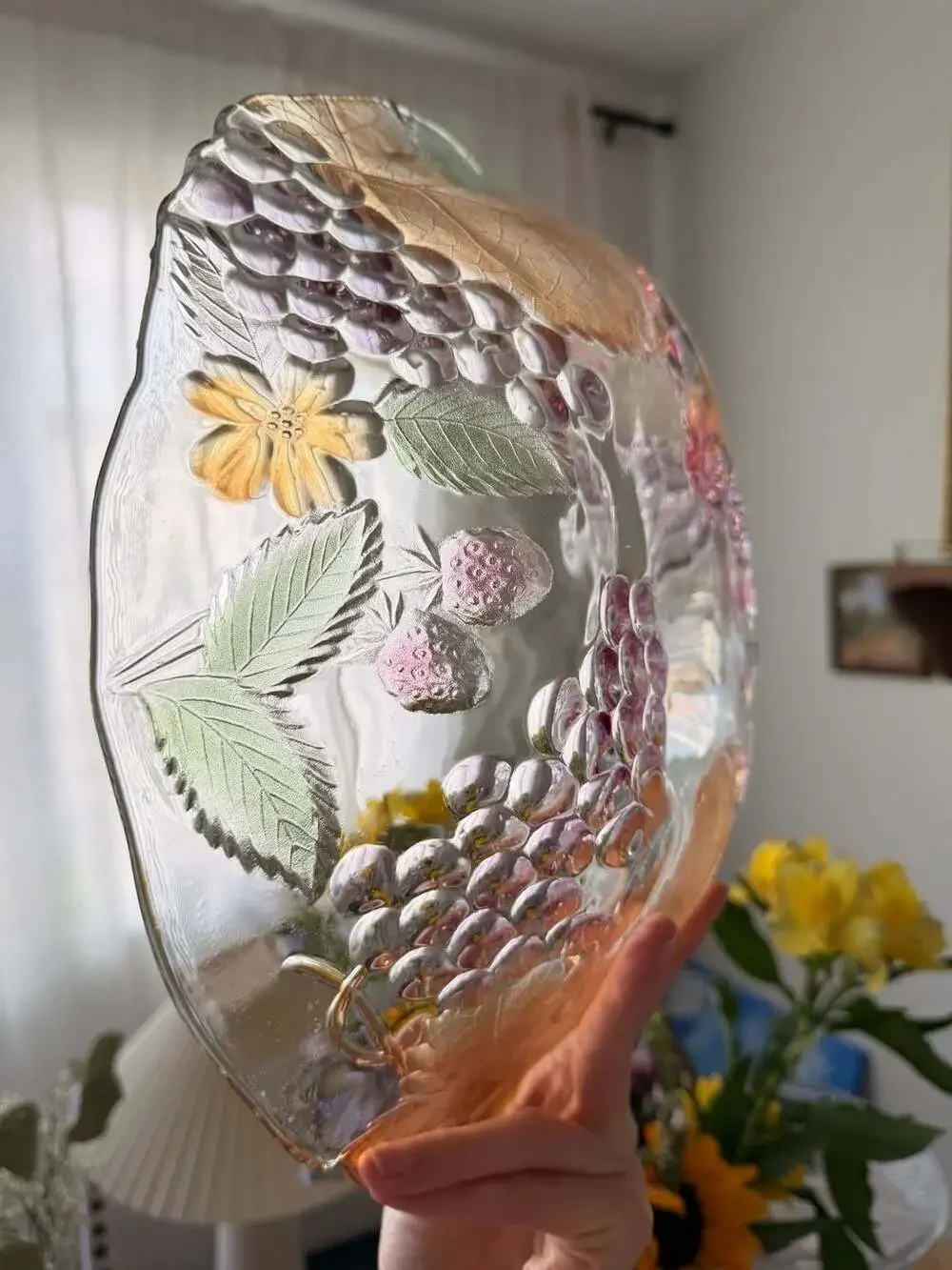 Savoir Vivre Mikasa Chablis Crystal Embossed Fruit and Leaf Glass Serving Bowl